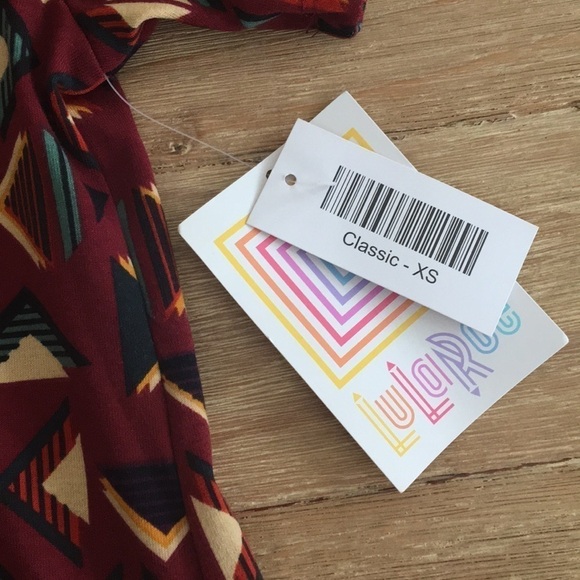 LuLaRoe CLASSIC T Tee Shirt Maroon Black Geometric - Picture 3 of 3